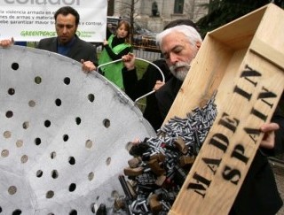 Acto en protesta por la ley de comercializaci�n de armas ligeras aprobada por el gobierno espa�ol en 2007